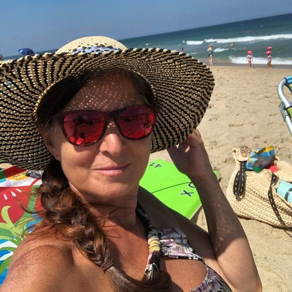 Meet your Posher, Gemma - Picture 1 of 1